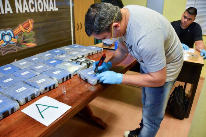 Descubren 389 kilos de cocaína en correo diplomático en Argentina.