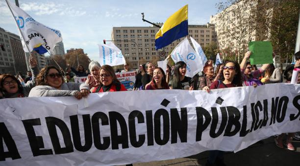 Profesores chilenos en huelga indefinida por mejoras en educación