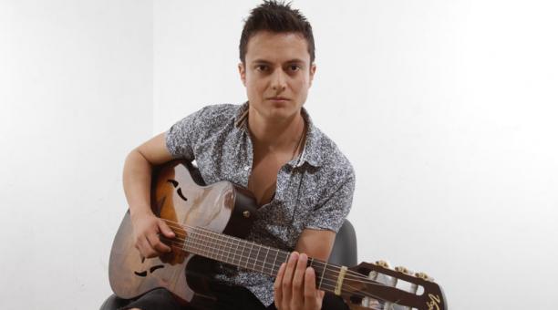 El cantante Andrés Tufiño propone el ‘alba-pop’ en su música