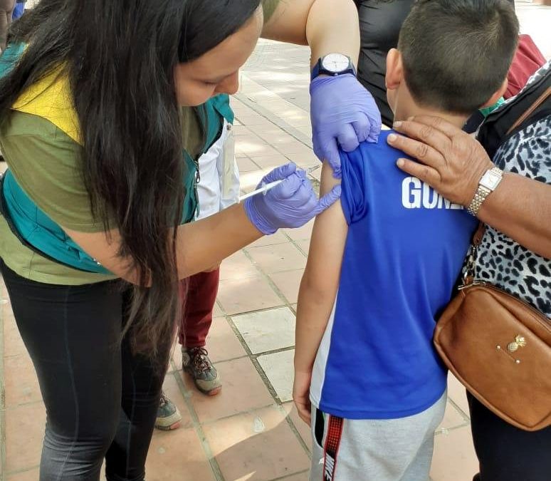 Campaña de vacunación contra la Influenza en el cantón Loja avanza en un 60%
