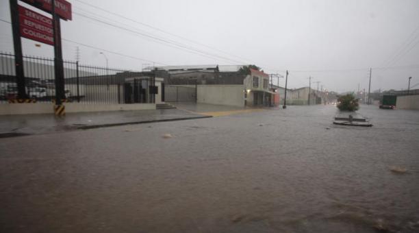 Aeropuerto José Joaquín de Olmedo de Guayaquil estuvo inoperativo por lluvias intensas