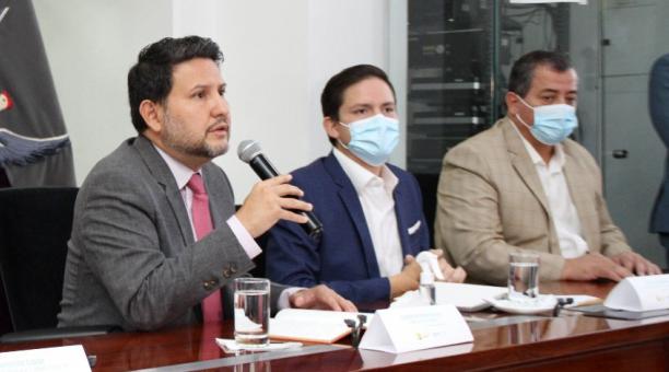 Los usuarios asumirán el alza de los pasajes en el transporte interprovincial e intraprovincial en Ecuador
