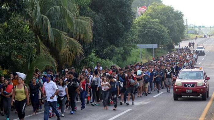Sale nueva caravana de 1 000 migrantes desde sur de México; también caminan ecuatorianos