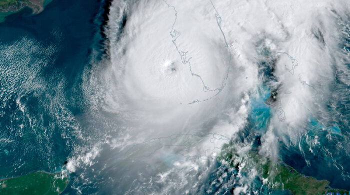 Cerca de dos millones de personas sin electricidad en Florida por huracán Ian