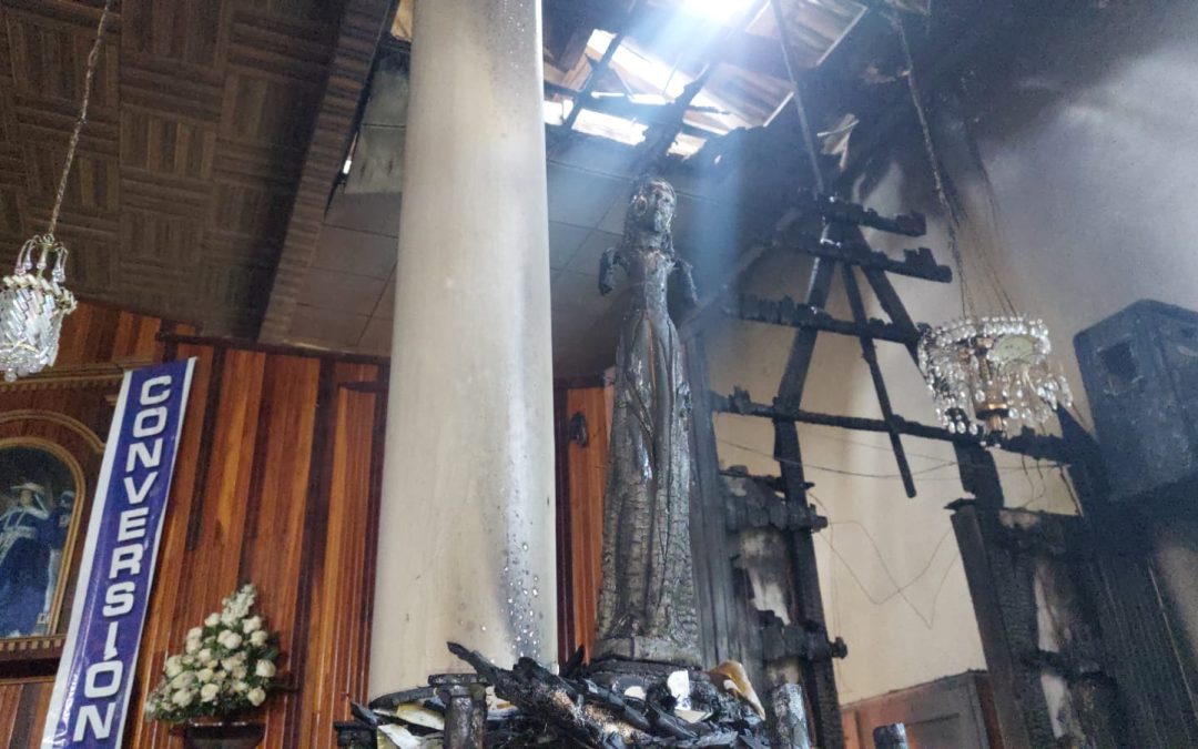 Piden ayuda para reconstruir iglesia incendiada en Motupe