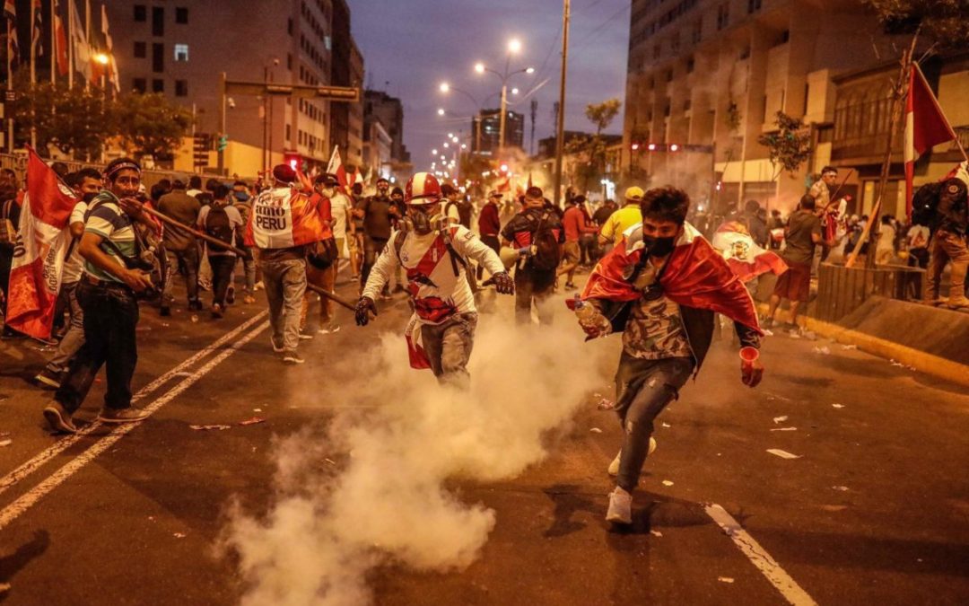 Perú se sume en la violencia con 7 muertos y 117 heridos